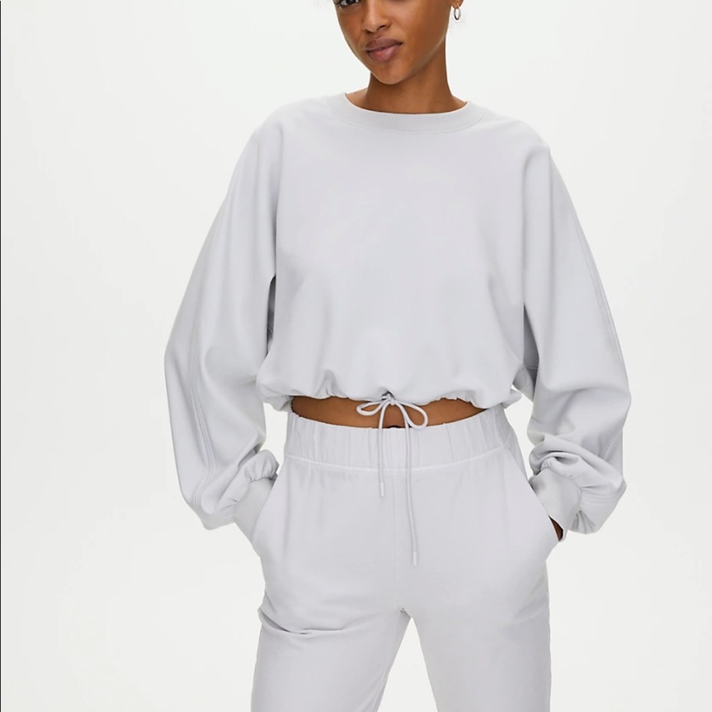 Aritzia - group by Babaton cropped sweatshirt size medium